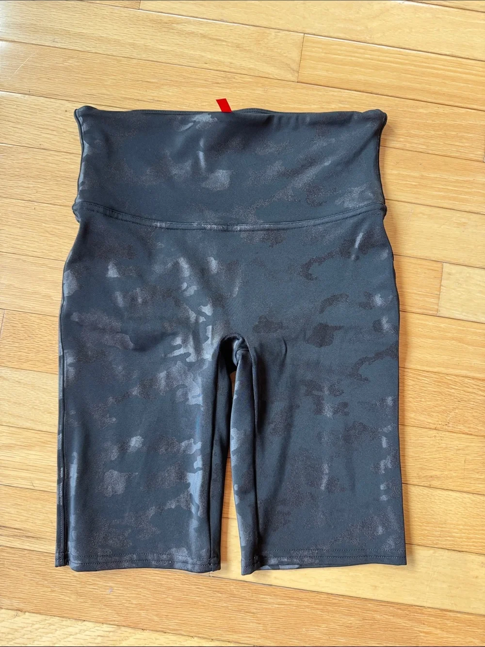 Spanx faux leather camo 9” bike shorts - black M